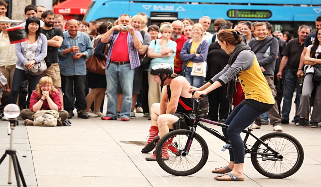 Cest is d'best, Zagreb