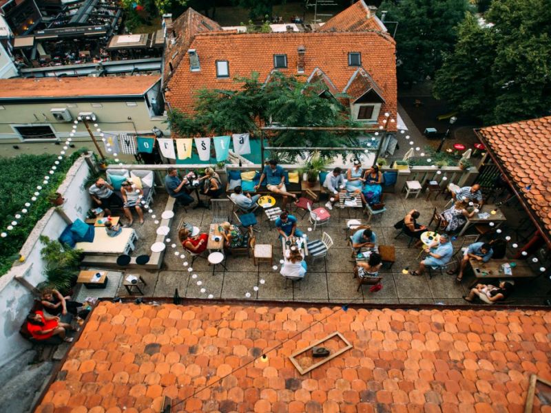 Zagrebška dvorišča kot poletne oaze mestne&nbsp;kulture