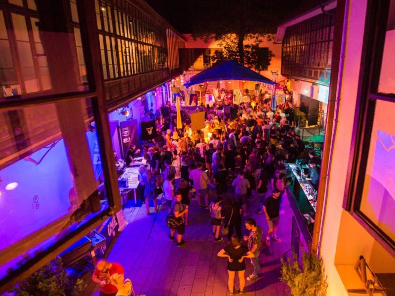 “Vetrinjski dvor je kulturni najstnik!”, baročna čestitka živem&nbsp;objektu