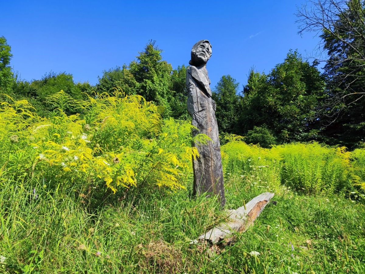 Prekletstvo nad Limbušem in skrivnost kipa okamenele&nbsp;graščakinje